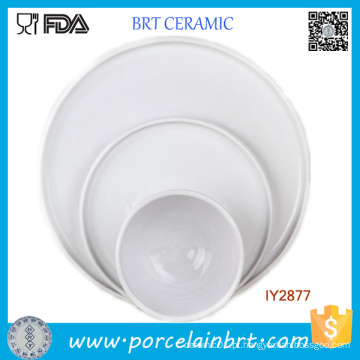 Conjunto de 3 Pratos de Porcelana Branca e Placas Cerâmicas